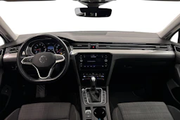 valkoinen Volkswagen Passat 2022 kuva 7.
