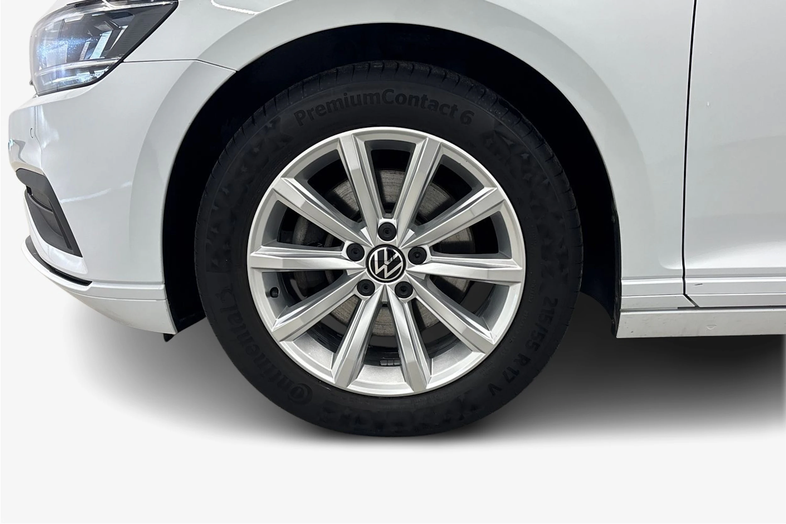 valkoinen Volkswagen Passat 2022 kuva 9.