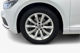 valkoinen Volkswagen Passat 2022 kuva 9.