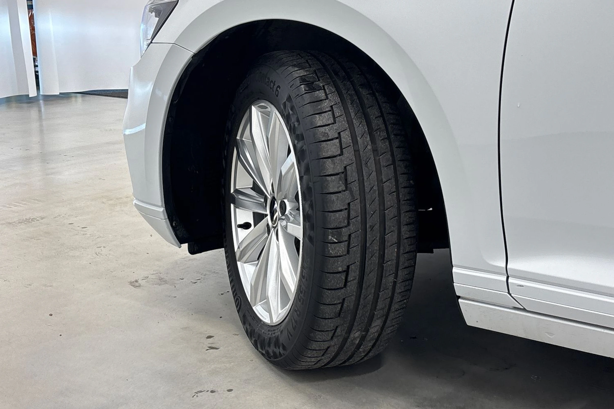 valkoinen Volkswagen Passat 2022 kuva 10.