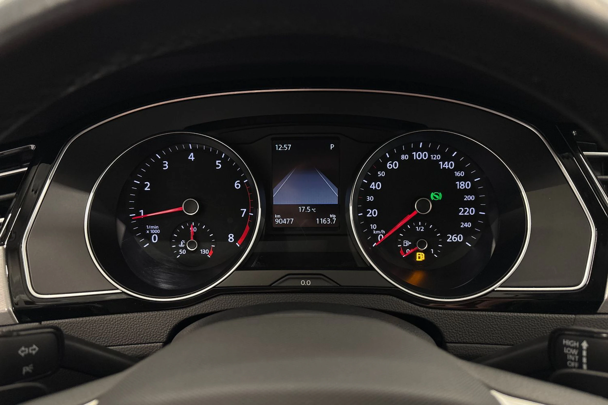 valkoinen Volkswagen Passat 2022 kuva 14.