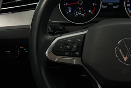 valkoinen Volkswagen Passat 2022 kuva 15.