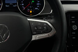 valkoinen Volkswagen Passat 2022 kuva 16.