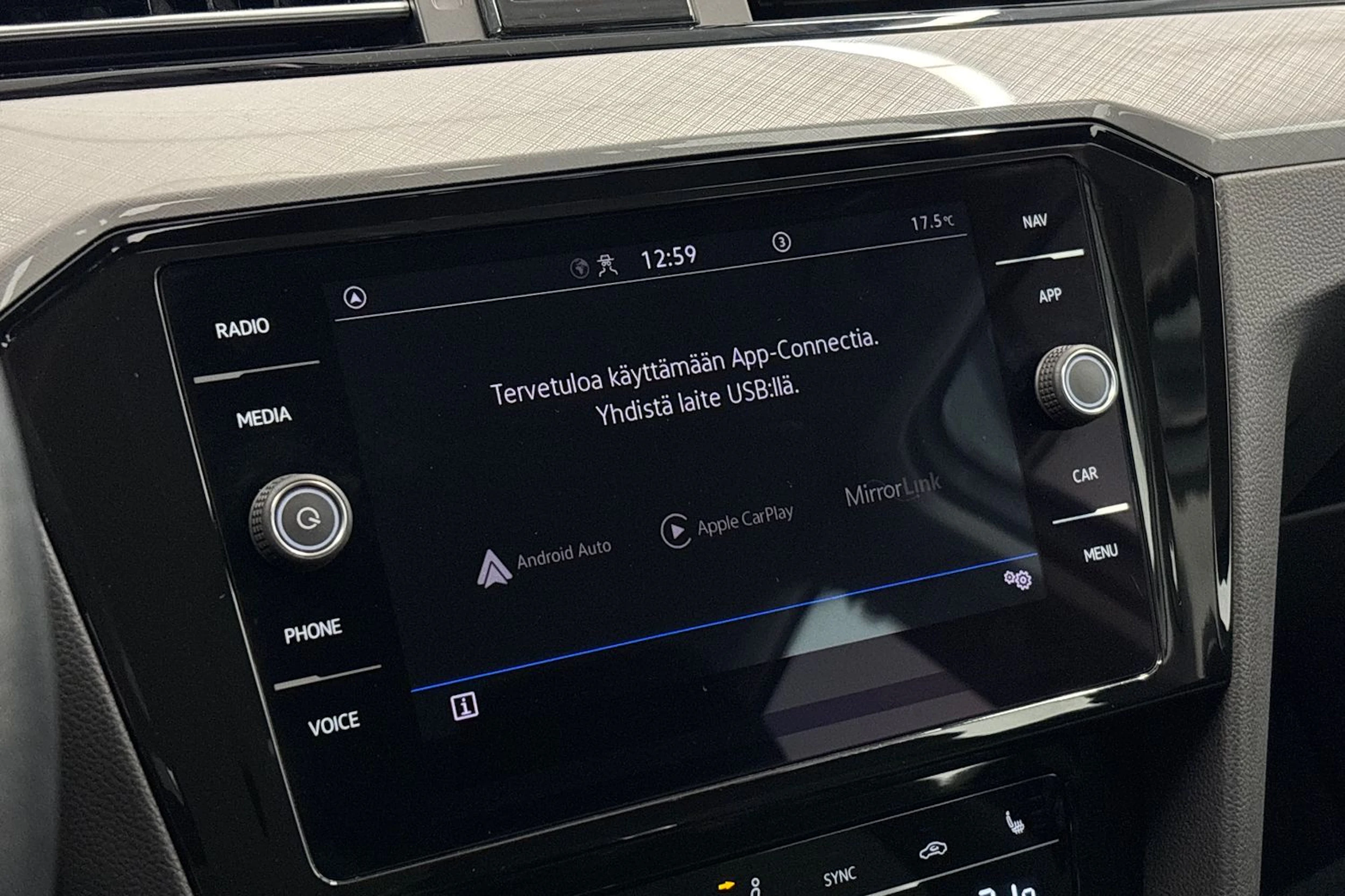 valkoinen Volkswagen Passat 2022 kuva 19.
