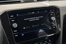 valkoinen Volkswagen Passat 2022 kuva 19.