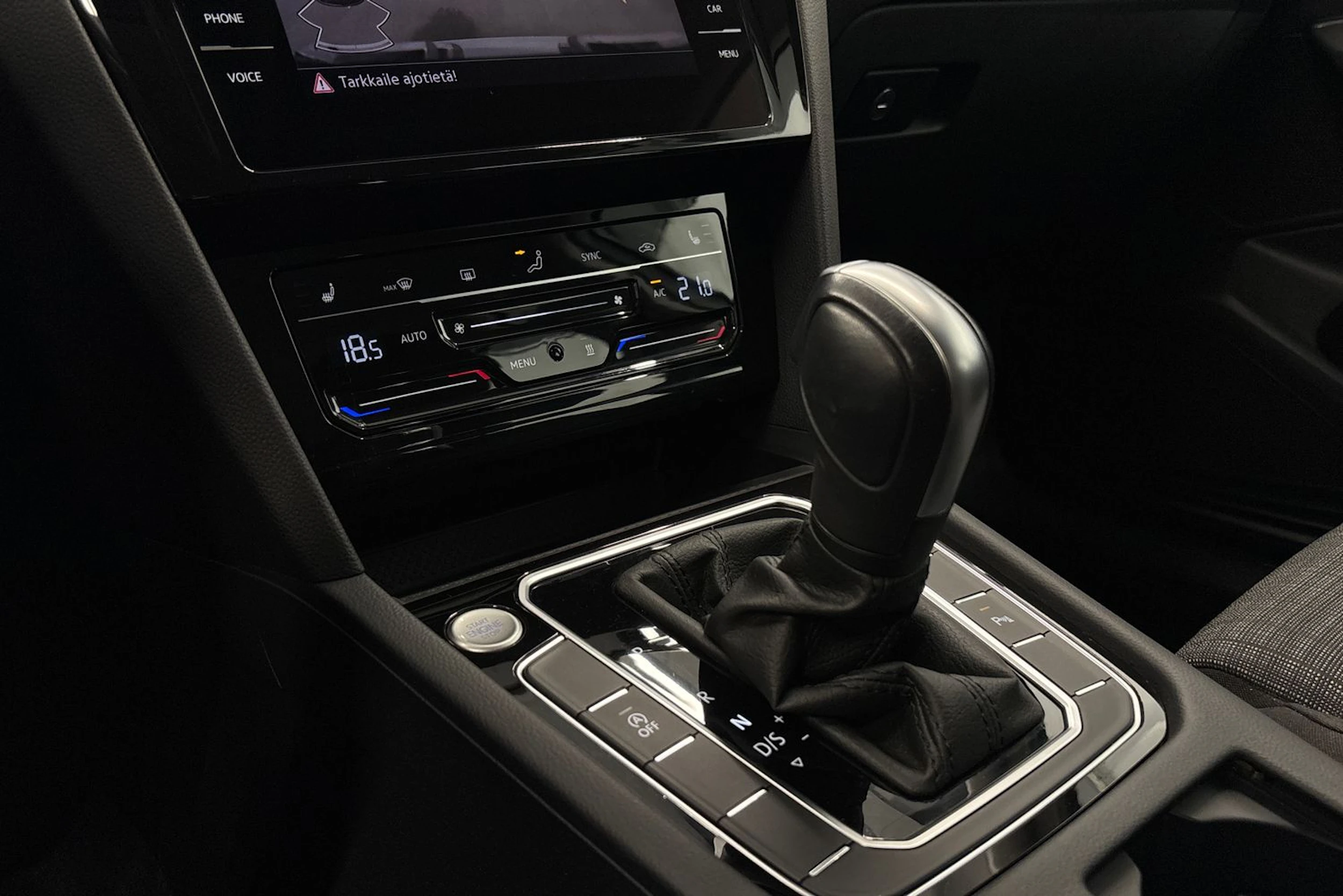 valkoinen Volkswagen Passat 2022 kuva 20.