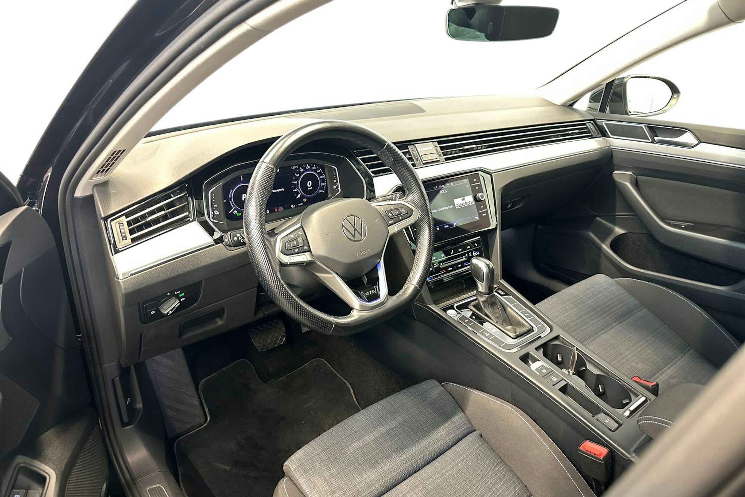 musta Volkswagen Passat 2022 kuva 7.