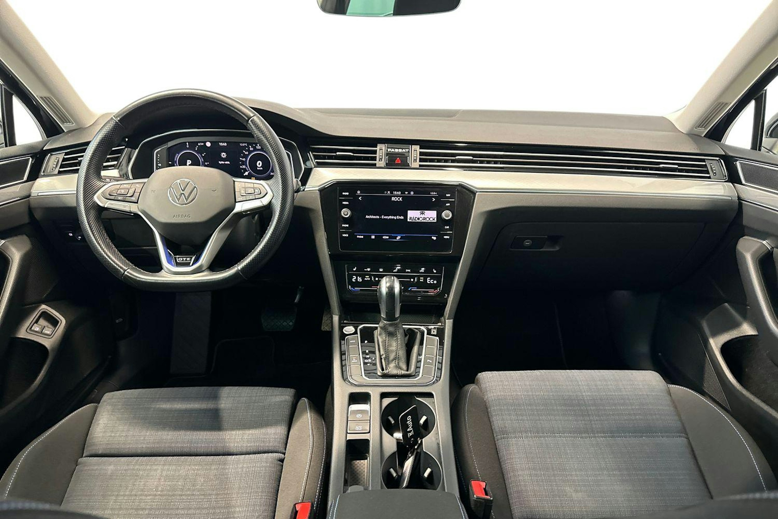 musta Volkswagen Passat 2022 kuva 9.