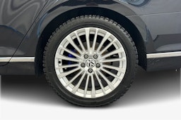 musta Volkswagen Passat 2022 kuva 11.