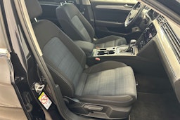 musta Volkswagen Passat 2022 kuva 16.