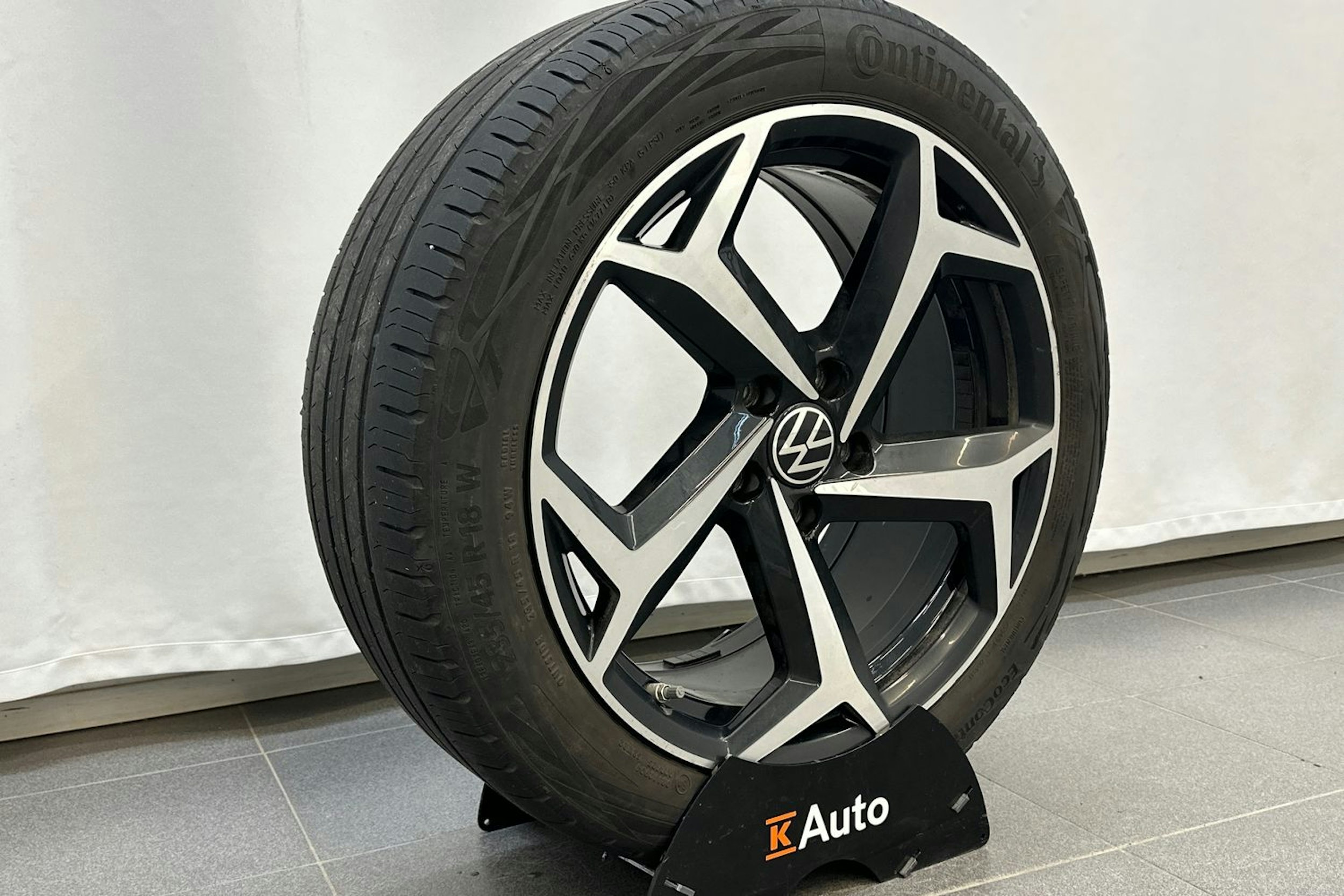 musta Volkswagen Passat 2022 kuva 17.