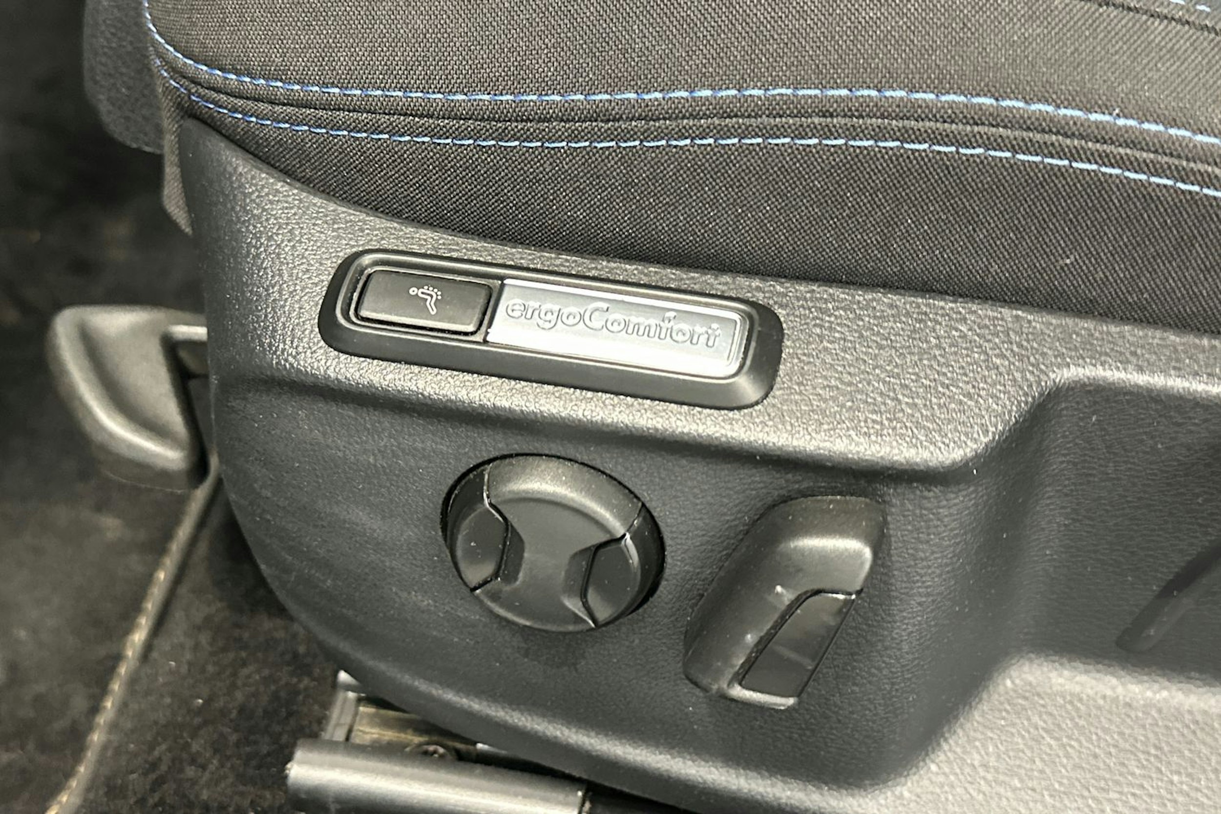 musta Volkswagen Passat 2022 kuva 19.