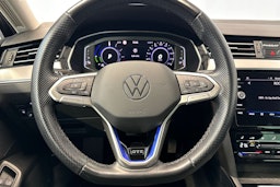 musta Volkswagen Passat 2022 kuva 22.