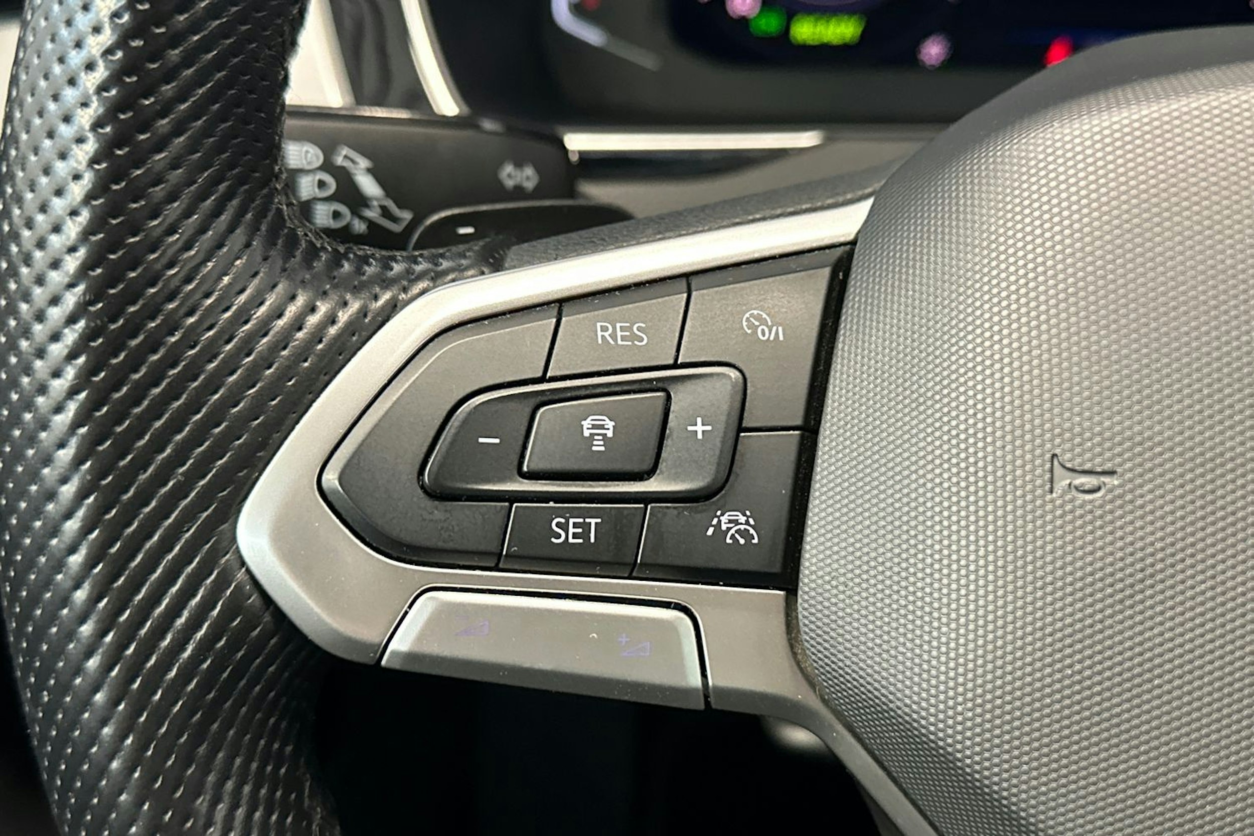 musta Volkswagen Passat 2022 kuva 23.