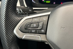 musta Volkswagen Passat 2022 kuva 23.