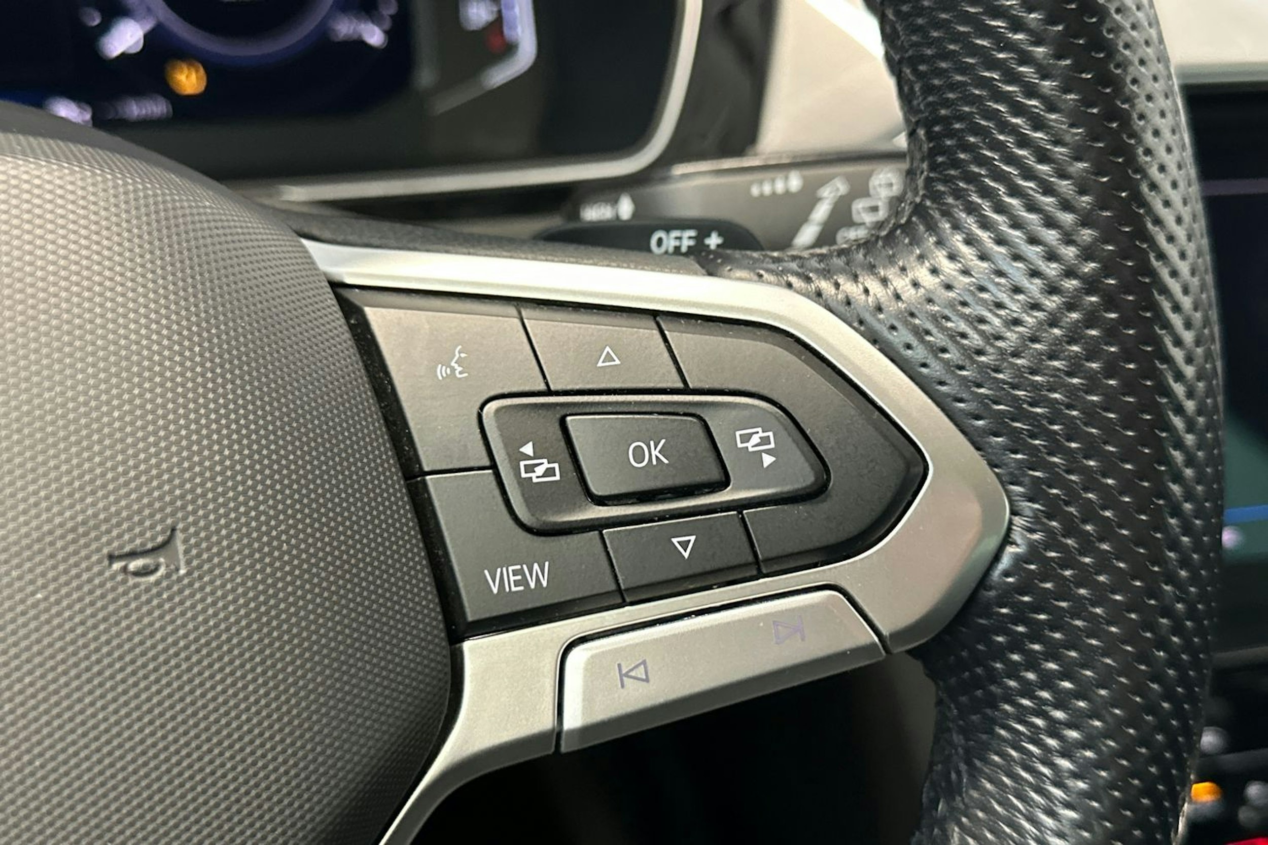 musta Volkswagen Passat 2022 kuva 24.