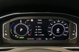 musta Volkswagen Passat 2022 kuva 25.