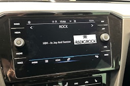 musta Volkswagen Passat 2022 kuva 26.