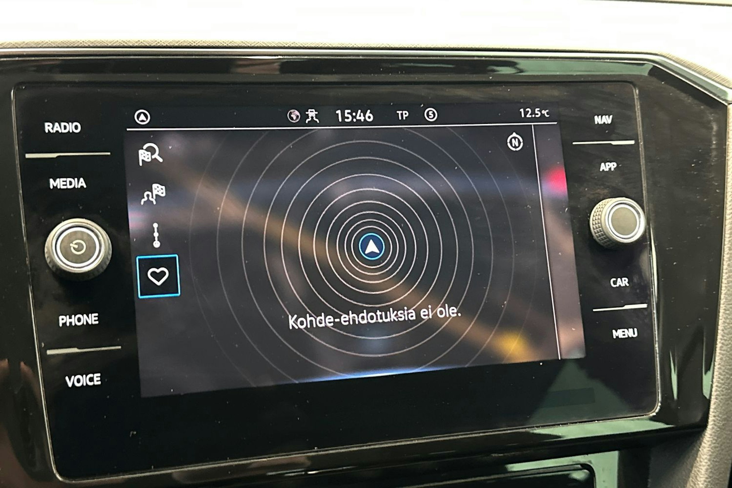 musta Volkswagen Passat 2022 kuva 27.