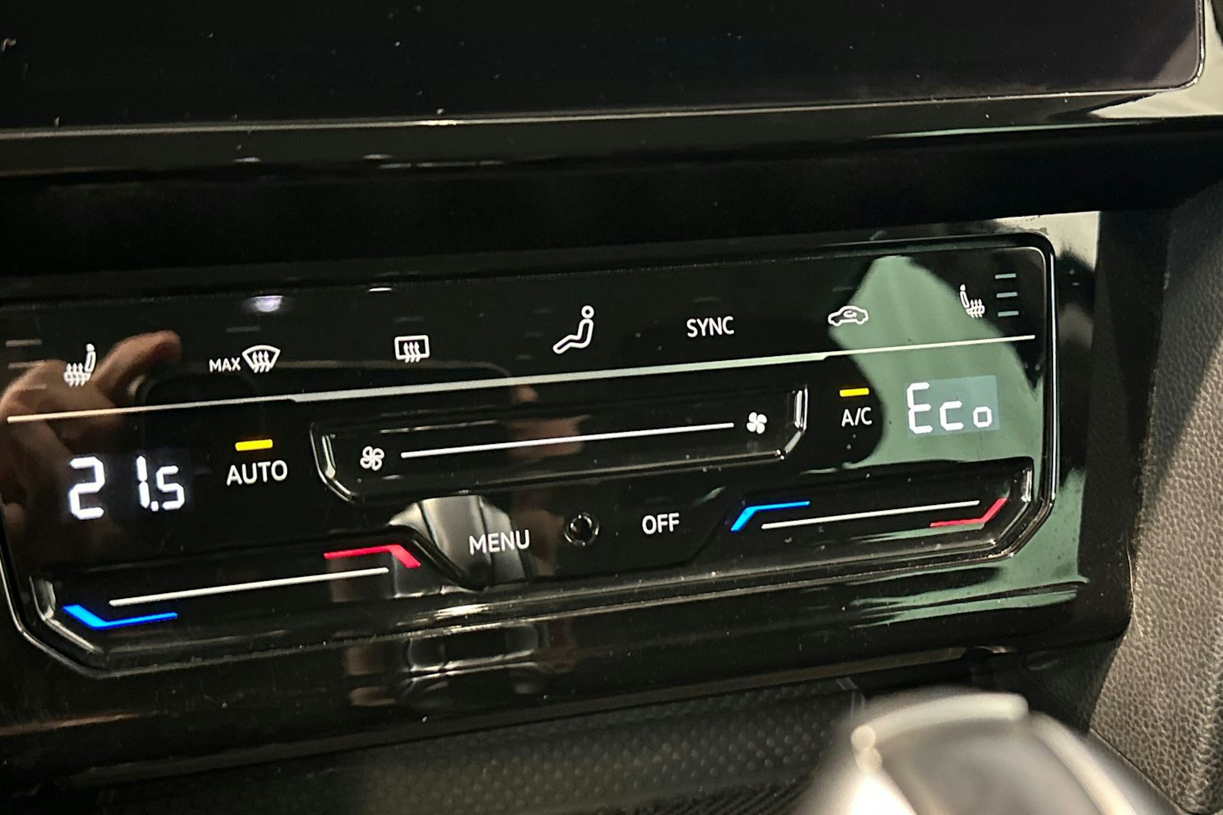 musta Volkswagen Passat 2022 kuva 29.