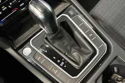 musta Volkswagen Passat 2022 kuva 31.