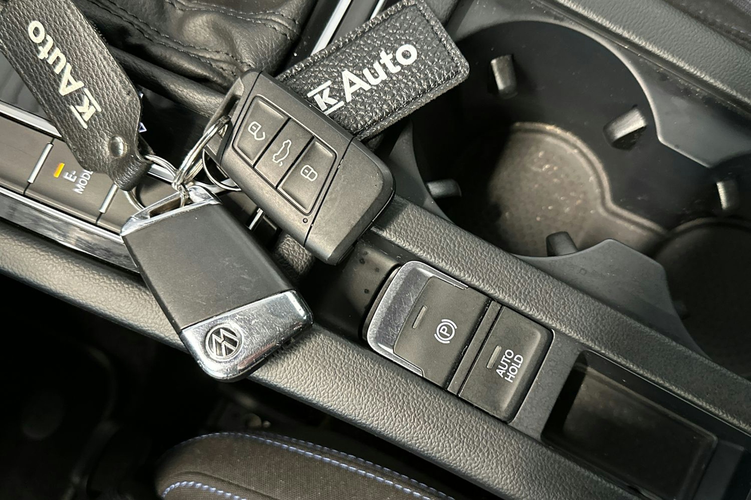 musta Volkswagen Passat 2022 kuva 32.