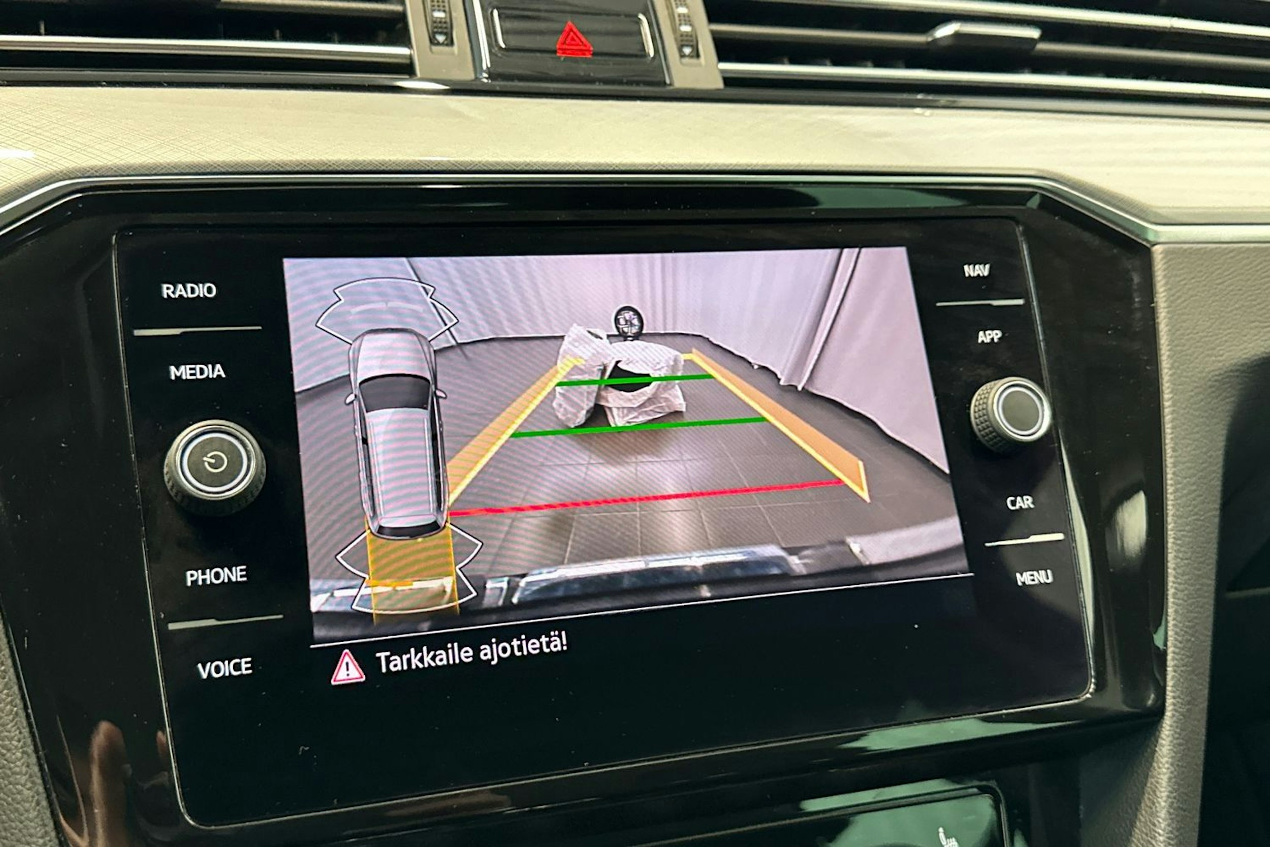 musta Volkswagen Passat 2022 kuva 33.