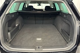 musta Volkswagen Passat 2022 kuva 34.