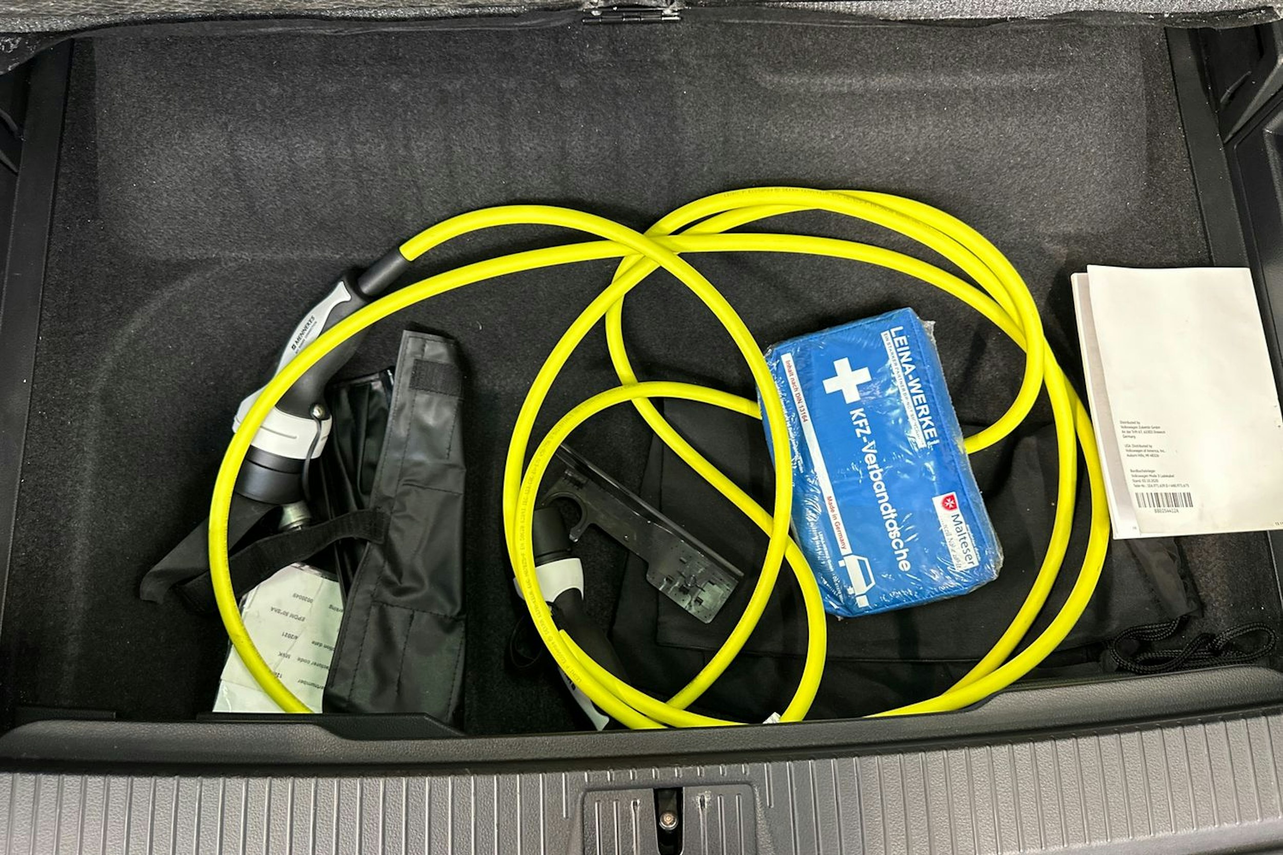 musta Volkswagen Passat 2022 kuva 35.