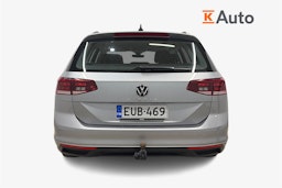 harmaa Volkswagen Passat 2022 kuva 3.