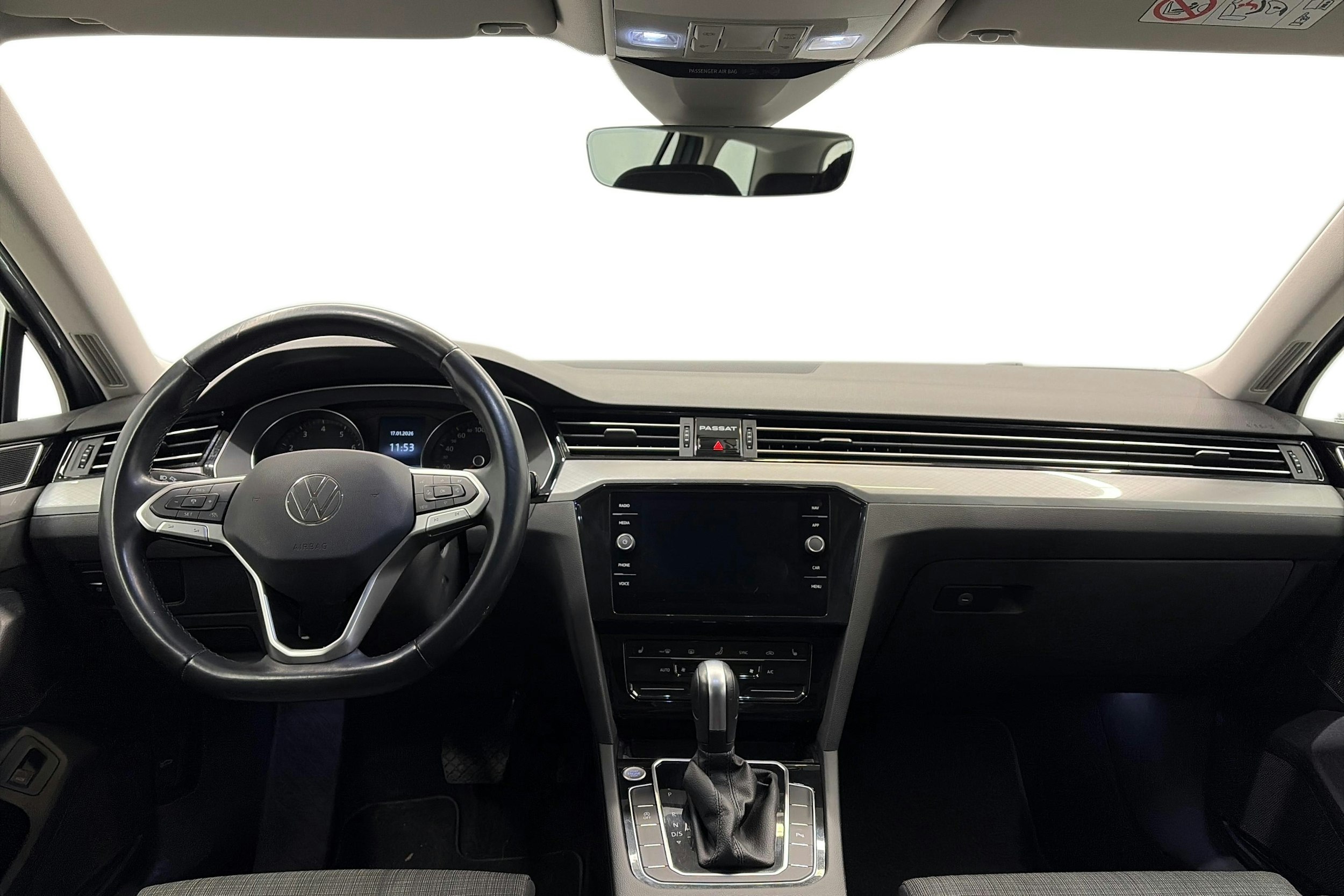 harmaa Volkswagen Passat 2022 kuva 9.