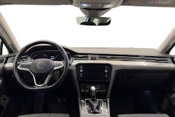 harmaa Volkswagen Passat 2022 kuva 9.