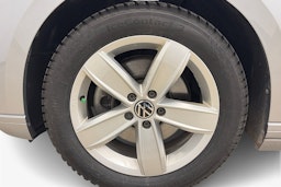 harmaa Volkswagen Passat 2022 kuva 11.