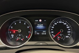 harmaa Volkswagen Passat 2022 kuva 14.