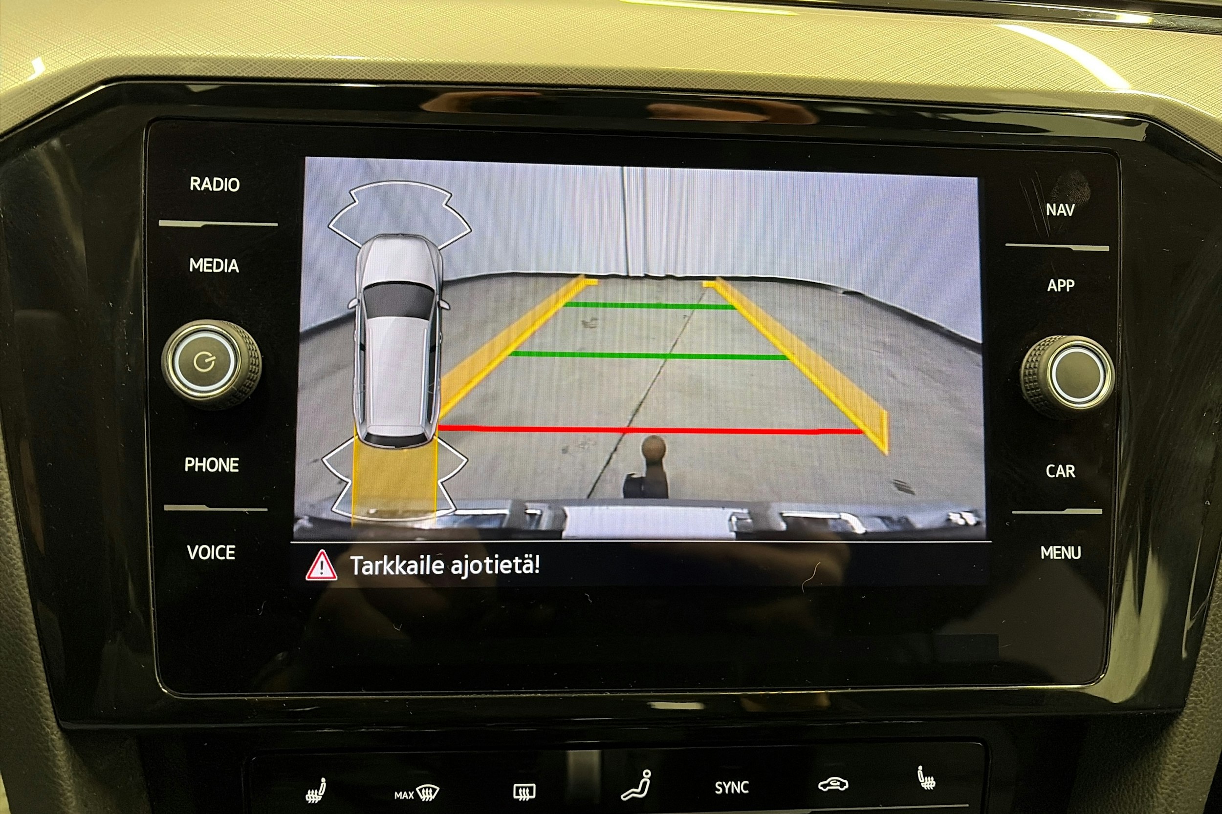 harmaa Volkswagen Passat 2022 kuva 17.