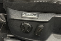 harmaa Volkswagen Passat 2022 kuva 20.