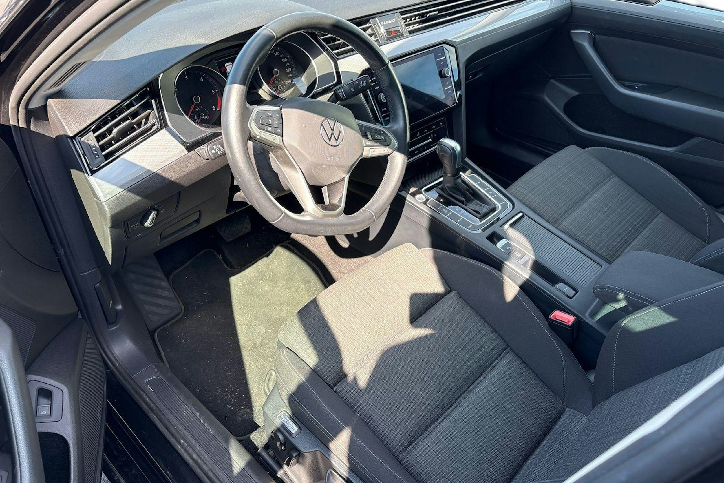 musta Volkswagen Passat 2022 kuva 3.