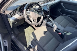 musta Volkswagen Passat 2022 kuva 3.