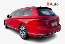 punainen Volkswagen Passat 2022 kuva 2.