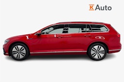 punainen Volkswagen Passat 2022 kuva 6.