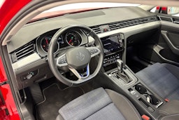 punainen Volkswagen Passat 2022 kuva 7.