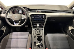 punainen Volkswagen Passat 2022 kuva 9.