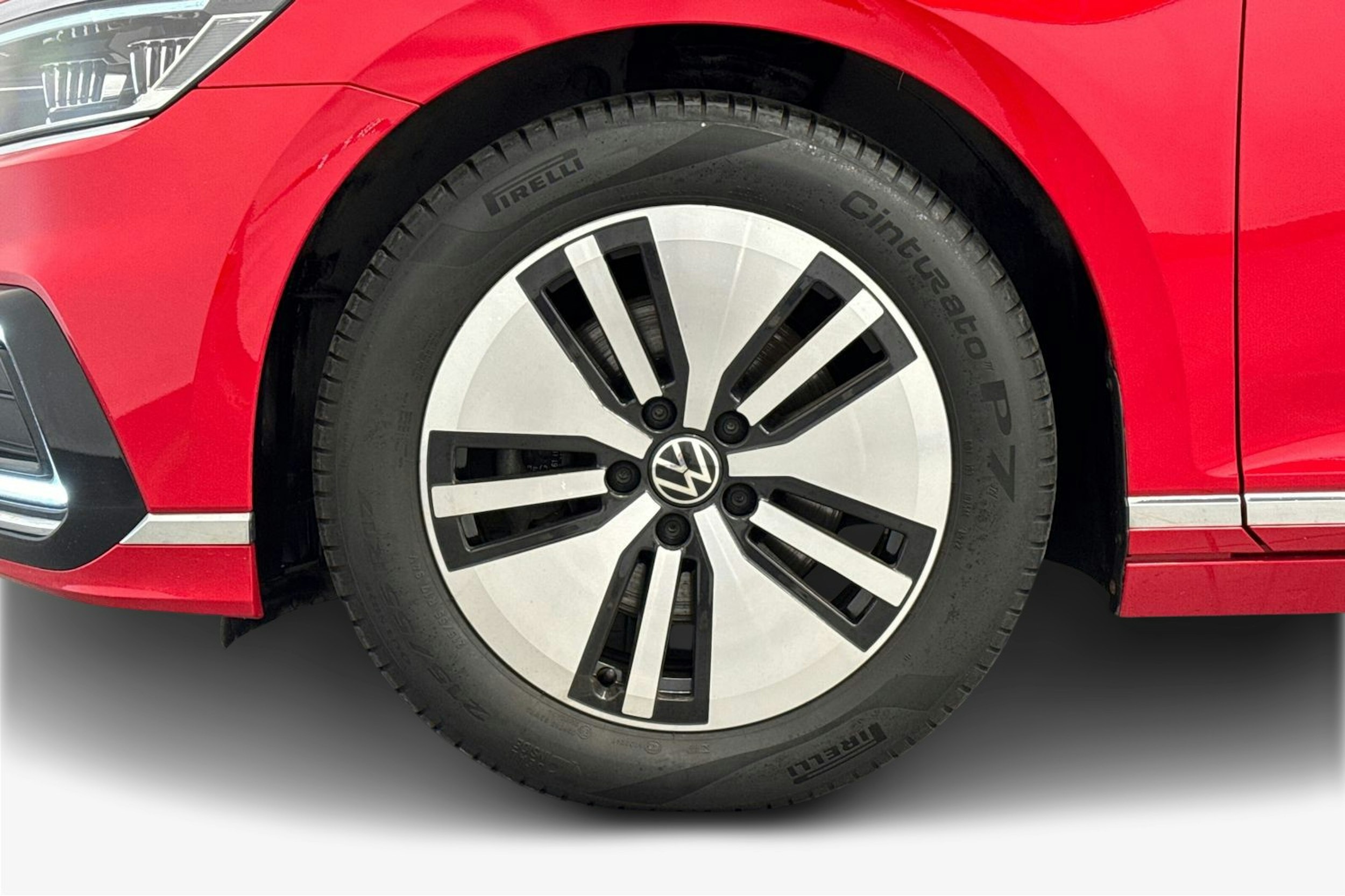 punainen Volkswagen Passat 2022 kuva 11.