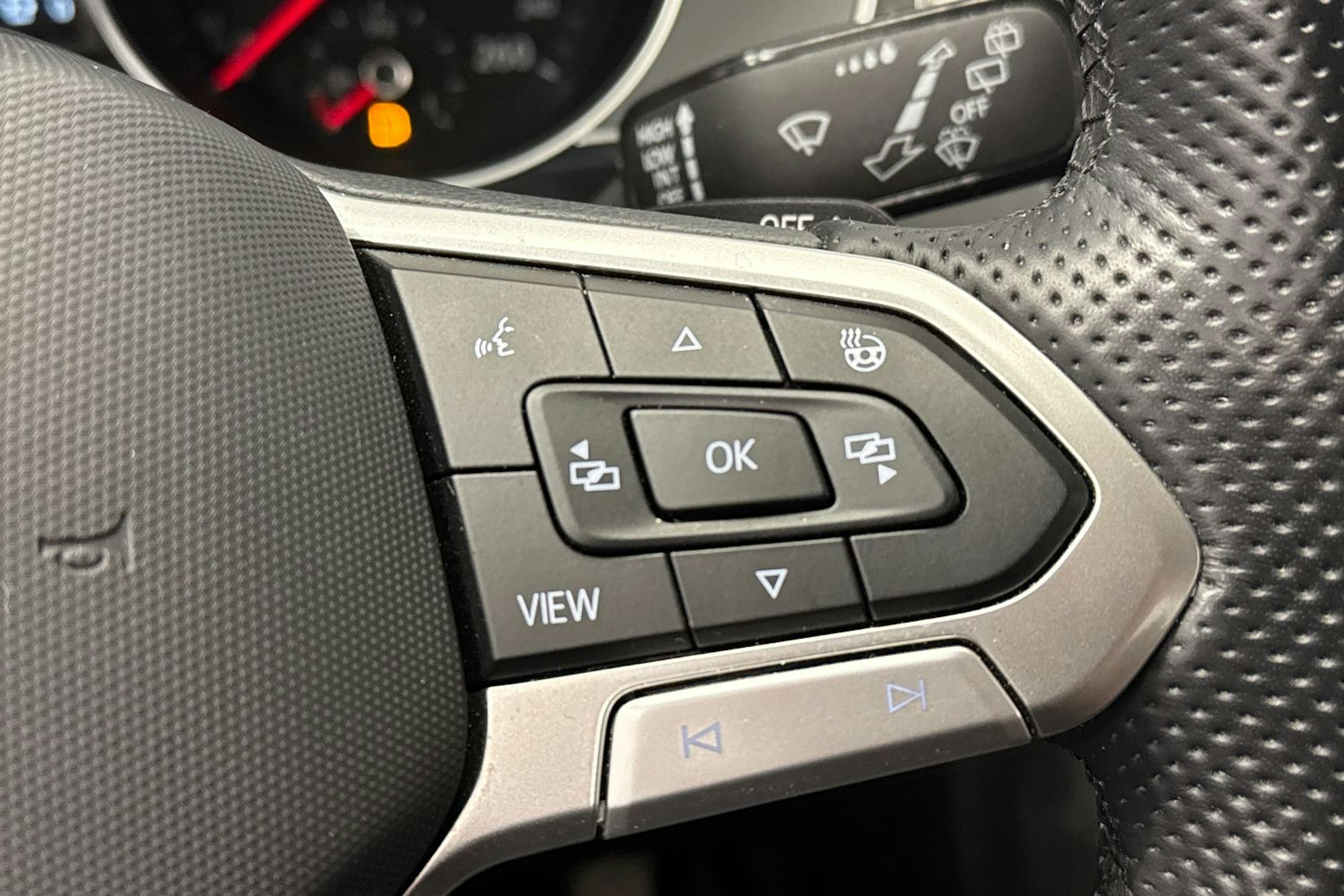 punainen Volkswagen Passat 2022 kuva 19.