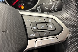 punainen Volkswagen Passat 2022 kuva 19.