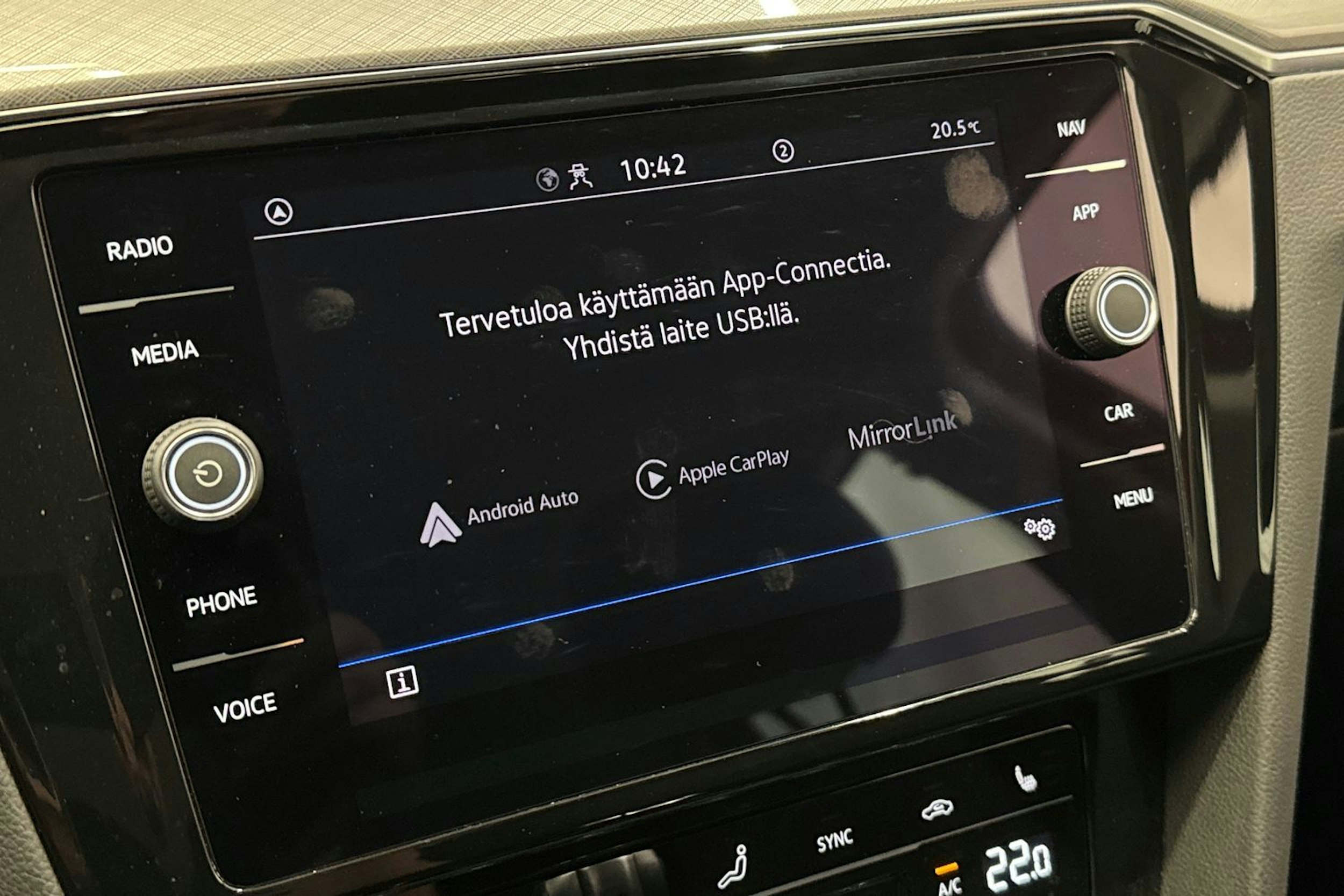 punainen Volkswagen Passat 2022 kuva 23.