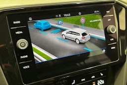 punainen Volkswagen Passat 2022 kuva 25.