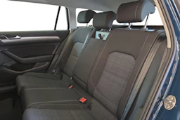 Sininen Volkswagen PASSAT 2022 kuva 8.