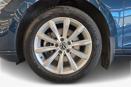 Sininen Volkswagen PASSAT 2022 kuva 9.