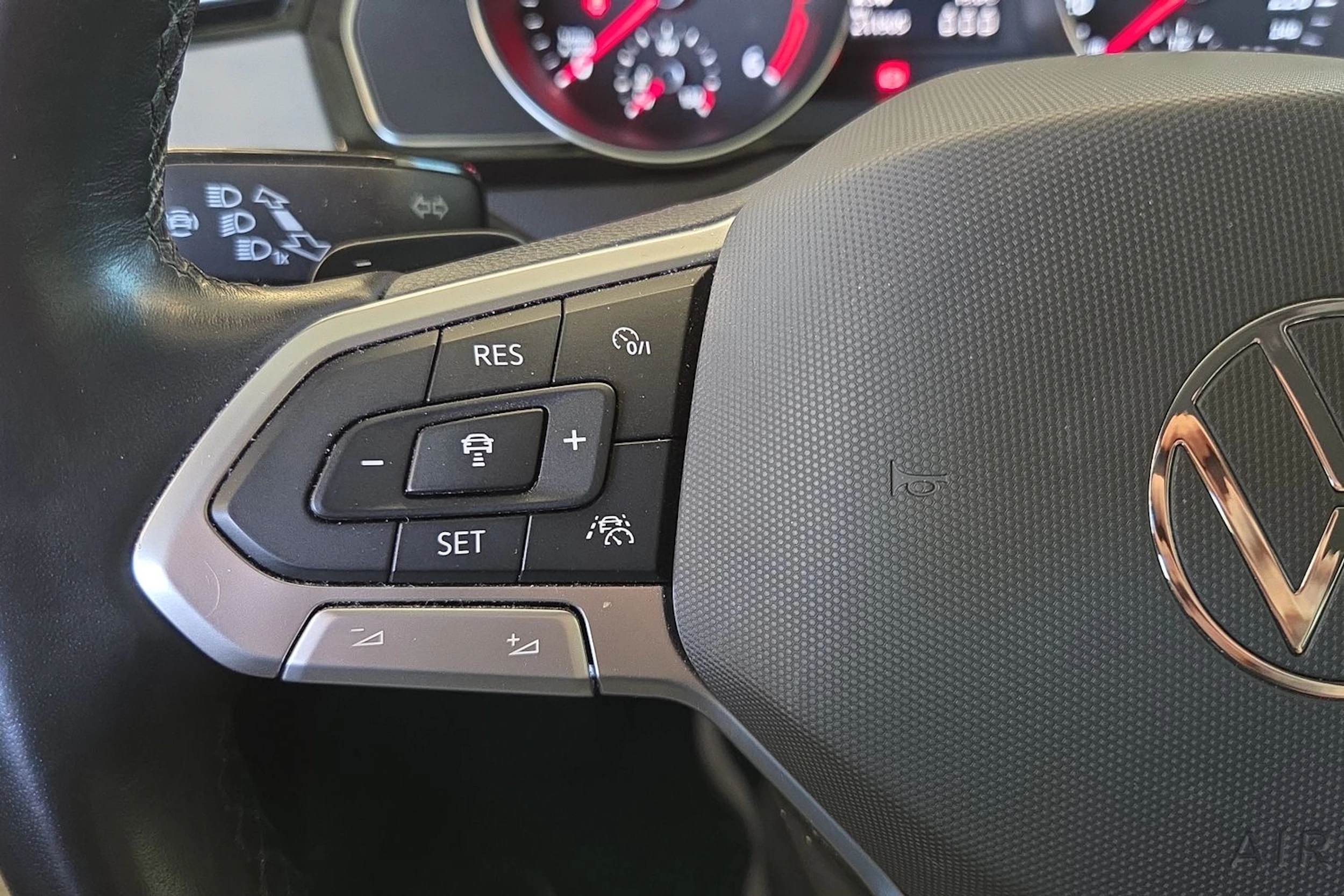 Sininen Volkswagen PASSAT 2022 kuva 13.